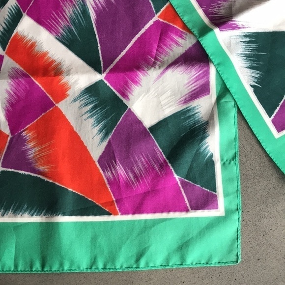 Vintage rectangular made in Italy scarf - Picture 2 of 8